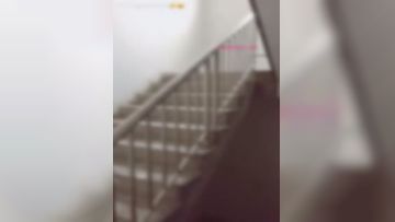 性感美女剧情演绎停车时被歹徒瞄上跟踪到楼梯 没人时趁机威胁侵犯