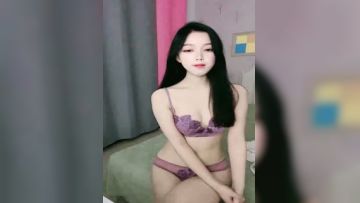 长驱直入-紫霞仙女❤️，来大姨妈也要直播，穿着紫色情趣内衣，脱掉内裤给看屄屄特写，揉波波诱惑得狼友蠢蠢欲动！第02集