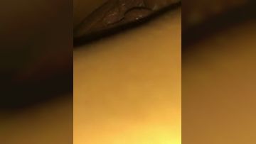 少妇吃鸡野战 穿着睡衣第一次被拉到楼道啪啪 太刺激了 操了没几分钟就内射了 鲍鱼真肥 1080P高清