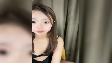 新人妹子，大眼可爱黑色内衣，脱掉后露出极品粉色蝴蝶鲍鱼，手指抠逼自慰第02集