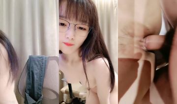 老牌骚女主播！眼镜骚母狗！酒店约炮收费房，站立擡腿抽插，骑乘位打桩机，微毛骚穴舒服了