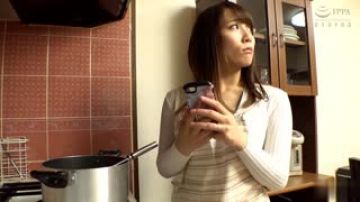 溺爱儿子巨乳妈妈来共浴！近亲相奸肏到中出！