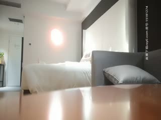 高颜值性感妹子，舔奶调情口交骑乘自己