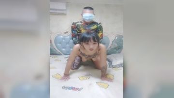 纹身妹子和黑社会大哥，卧室中花样操 逼，女上位，后入操白虎穴