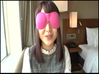 突发！被卷入三飞性爱 #2 中出唯唯诺诺的贫乳萝莉抖M女孩。