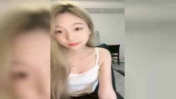 9分颜值金发美女！外表甜美活泼！近距离特写，跳蛋假屌自慰，双管齐下勐捅，椅子上骑坐深插第01集