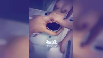 arielbb 极品吊带女友 激情色诱 爆乳兔女郎