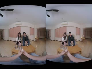 011421-001 [VR] 夫の目の前で妻が -お酒を饮むとなんだか変になってきちゃうんですよね-