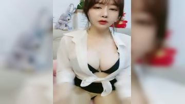 直播 蜜桃Q妹炮击自慰大秀!