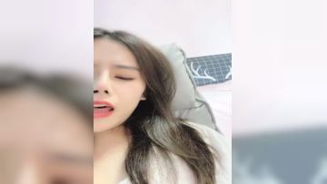 直播_长相甜美，气质女神，黑色网袜，露脸自慰!