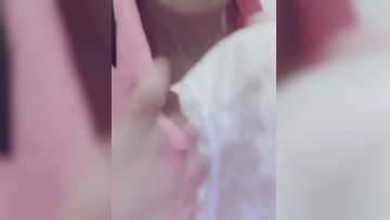 极品丝足原味女胭脂扣VIP收费视频LES篇丝袜道具插逼，还玩重口味