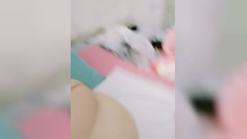 嫩逼小妹和她的骚妈妈一起大秀直播，淫声荡语互动撩骚听狼友指挥，舌吻舔骚奶子舔逼互相摩擦，浪叫呻吟不止第03集