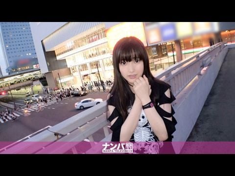 - ラグジュ  「触らせてください…ッ」想像以上の巨根に色めき立つ美しきゴルフトレーナー。アラサーの色気を缠った巨尻を突き出し巨根ピストンで刺激すれば连続中イキで乱れまくる！