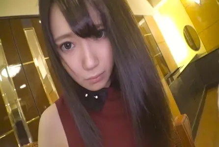 SIRO-3177SIRO-3177 18岁专业学生。当她指着相机时，她脸红了，她很害羞。 佐