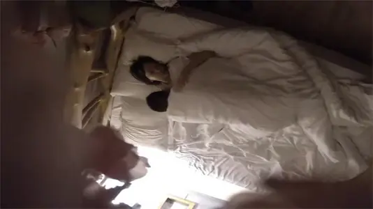 酒店偷拍流出！清纯学妹开房被男友巨根疯狂抽插，高清盗摄全记录